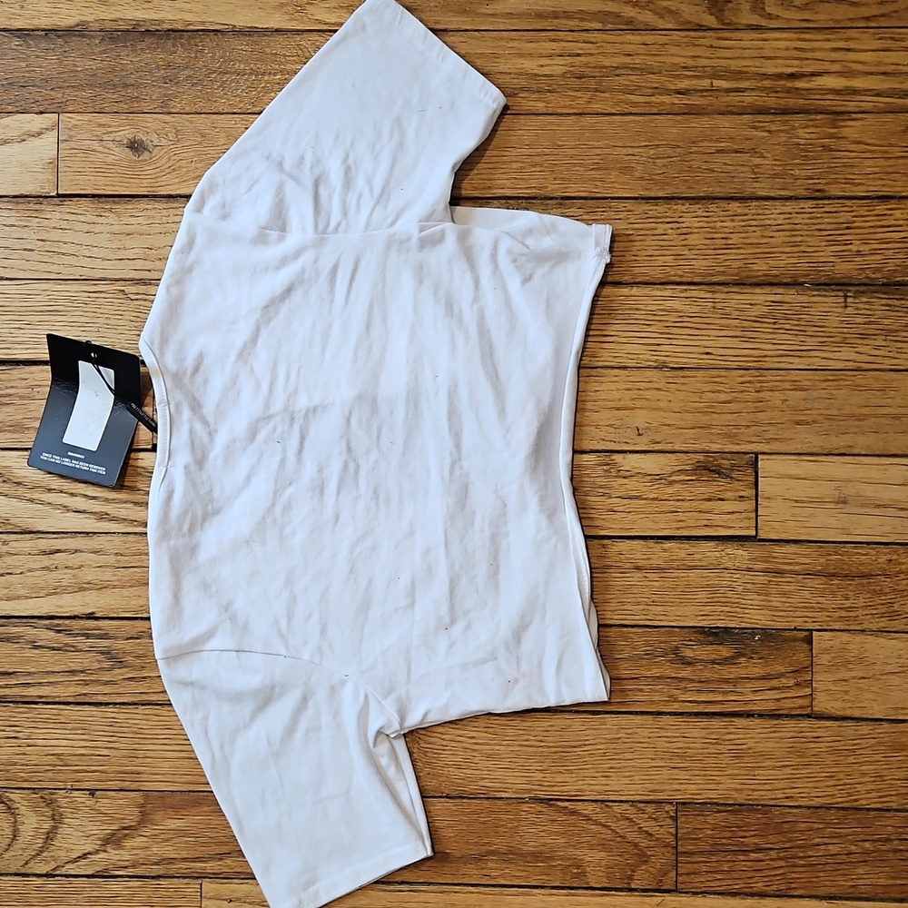 NWT Pretty Little Thing White Short Sleeve Women's  Crop Deep V Neck Top - Picture 4 of 4